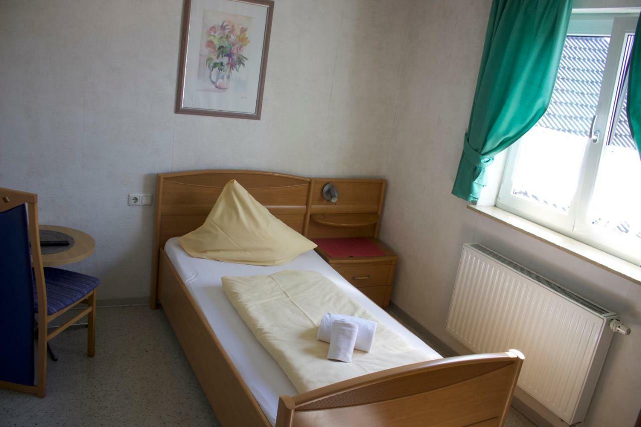 Pension Goldene Mitte Groß-Zimmern Buitenkant foto