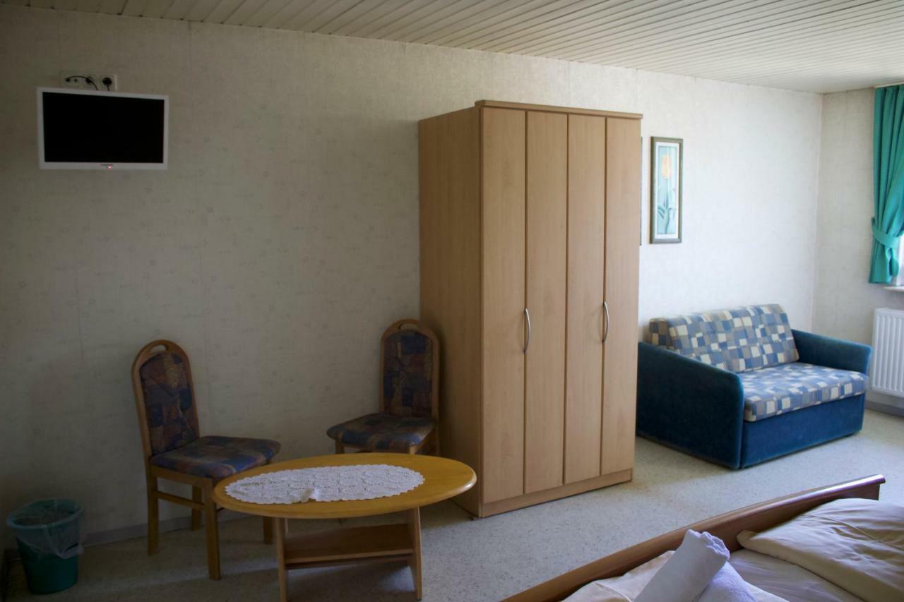 Pension Goldene Mitte Groß-Zimmern Buitenkant foto